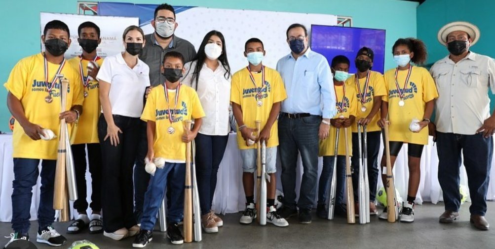 luisarce931's tweet photo. Clausura del Programa Juventud Somos la Fuerza en Colón un proyecto q se realizo #UnindoFuerzas @mides @Pandeportes @MiCulturaPma @MinSegPma @AmpymePanama #Dipred con el objetivo de formar jóvenes con principios,valores emprendimiento,Deporte, prevención de uso de drogas. https://t.co/CxEXM5knSs