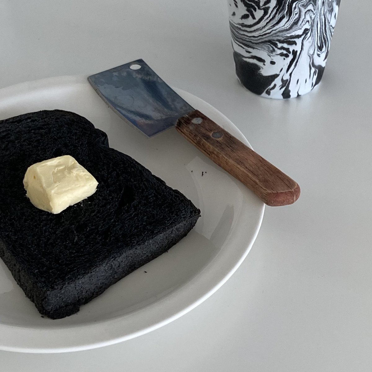 24_hcs's tweet image. Charcoal bread