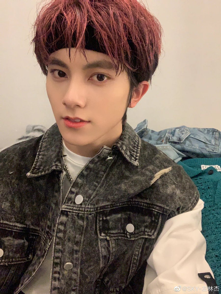 ZuoLinjiestory's tweet photo. Zuo Linjie Weibo Update

'听说马上要Boom Boom？'

©️ SKY-左林杰
#左林杰 #ZuoLinjie #SKY天空少年 https://t.co/2BzdWxu9nt