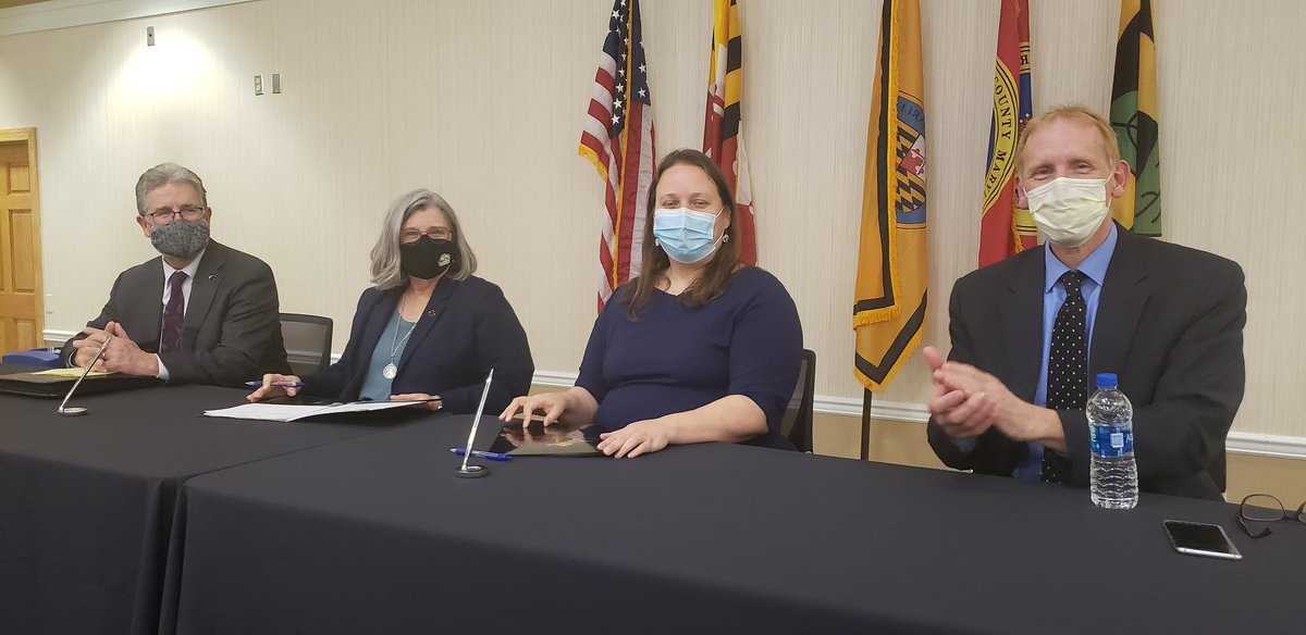 CSMHeadlines's tweet photo. BIG NEWS: CSM and @CCPS sign MOU to launch Early College pilot program for Charles County 11th graders from four high schools. @CSMPrez @NavarroSupt #PowerinPartnerships #Transforminglives #accessibilty https://t.co/5oDYyVcp3E