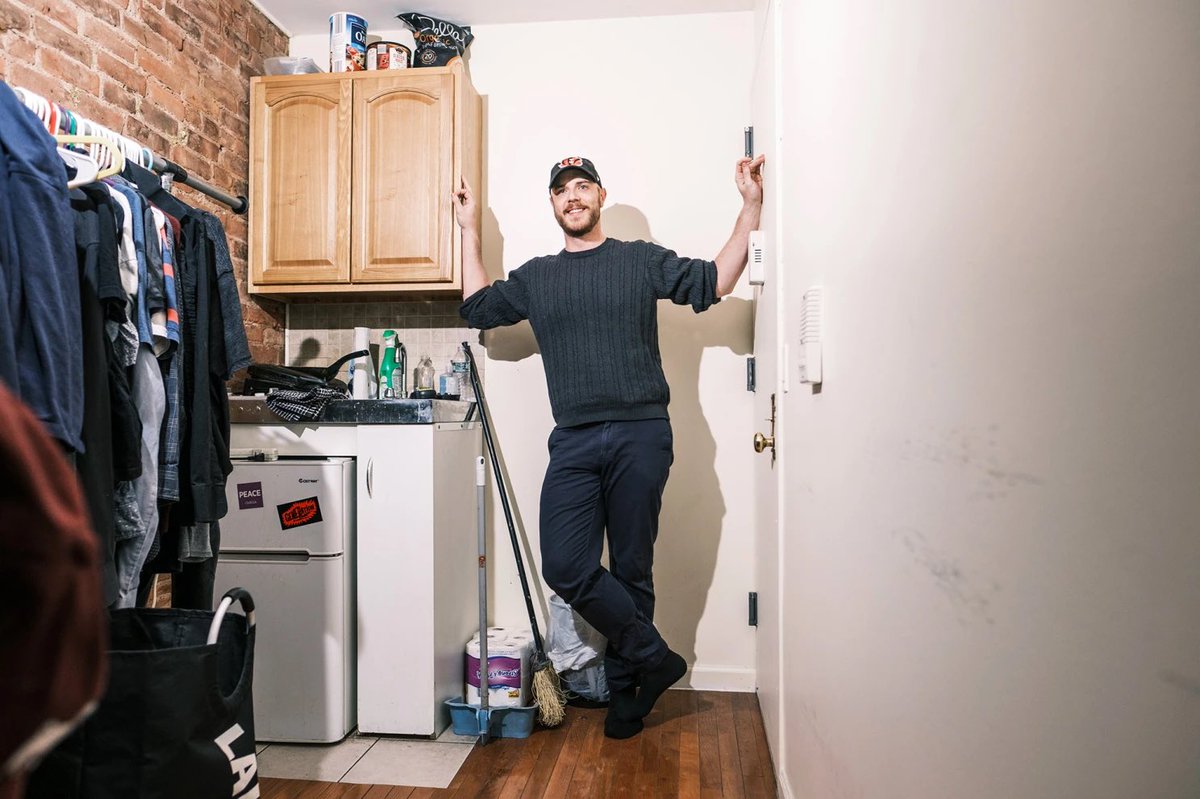 TheNorskaPaul's tweet photo. #RonErvin in #WestHarlem #NYC says his small space beats an apartment that went viral on #TikTok for being the city’s “smallest.”
#AJWebber claimed in December that his #EastVillage apartment was the least spacious & I couldn’t manage in such a small space, don’t care where it is https://t.co/54GgGULWIj