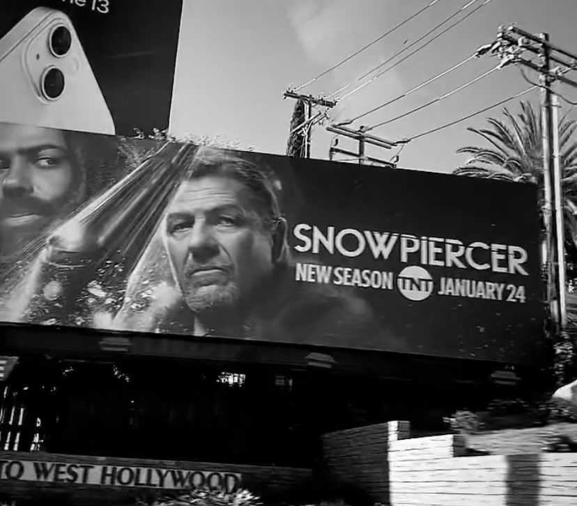 There are #Snowpiercer buildboards in Cali ❄️🥶