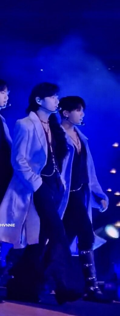 myu_kookv's tweet photo. Taekook look so powerful https://t.co/4bGYO7p4Yt