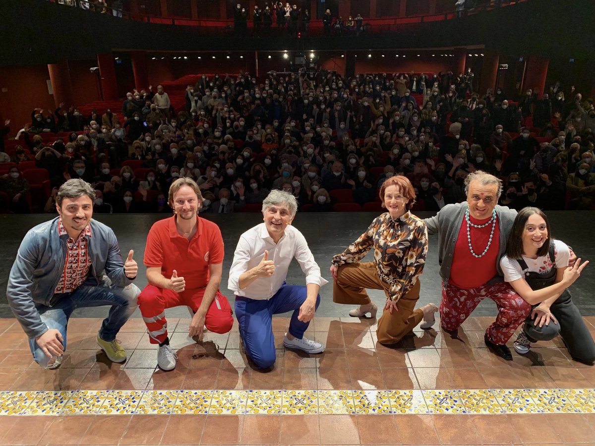 Prima al Politeama Genovese di Genova..Graziee!!❤️🍕 #napoletanoefammenapizza #tournée #teatro #iovadoalteatro