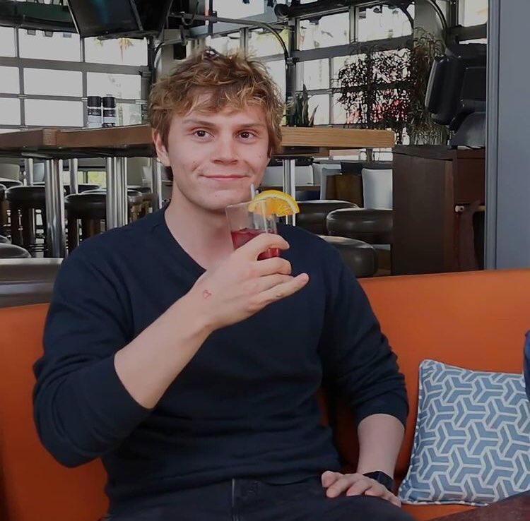 Happy birthday evan peters!!! 