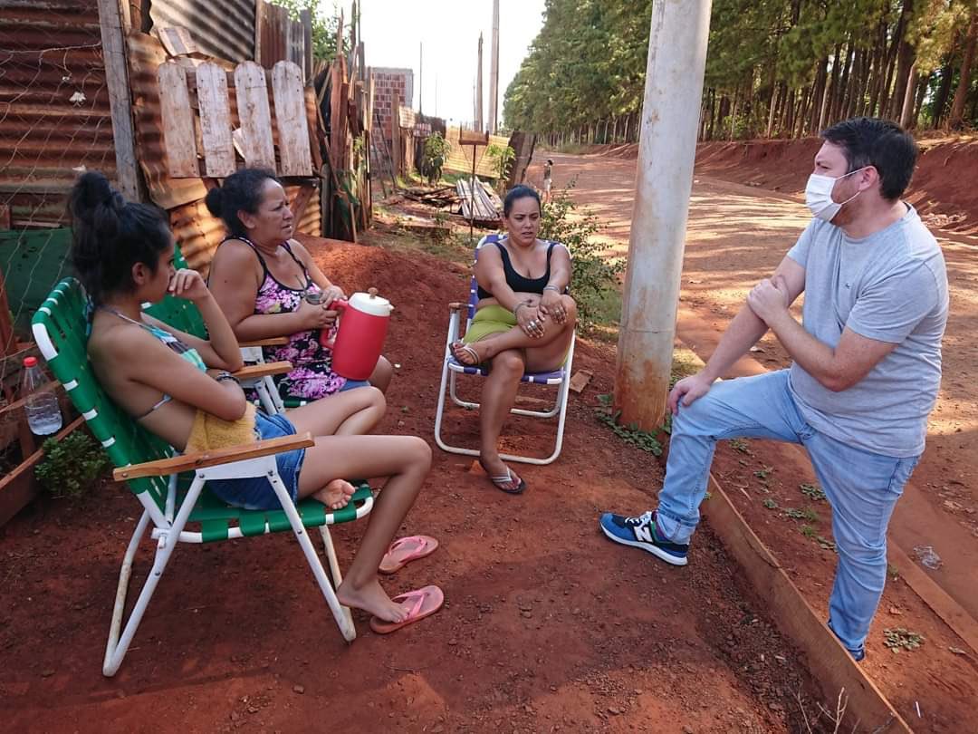 DistefanoDaniel's tweet photo. Recorriendo el Barrio Sol de Misiones de Posadas, y charlando con los vecinos acerca de la situación del servicio de agua en el barrio. 🏡💧

#agua #cuidadodelagua #eprac #misiones https://t.co/5PNiVBNvlU