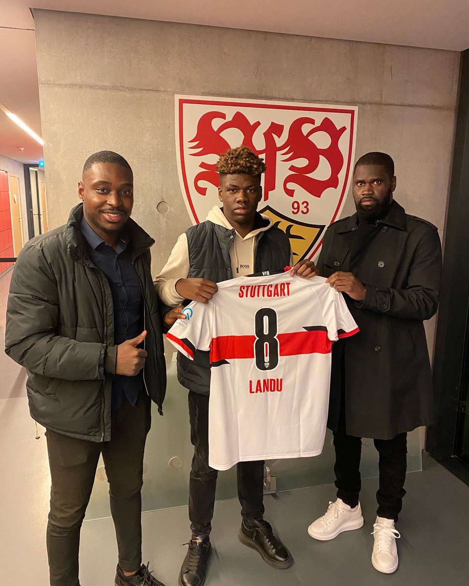 JeremyLandu's tweet photo. Heureux de signer pour ce merveilleux club, je remercie la direction du club pour la confiance et je tiens à remercier ma famille qui ont toujours cru en moi 🤍❤️ #Yadieudedans#Cvaller#JL8🦍🚧 https://t.co/Nb6tmCIzwd