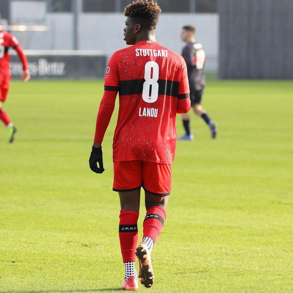 JeremyLandu's tweet photo. Heureux de signer pour ce merveilleux club, je remercie la direction du club pour la confiance et je tiens à remercier ma famille qui ont toujours cru en moi 🤍❤️ #Yadieudedans#Cvaller#JL8🦍🚧 https://t.co/Nb6tmCIzwd