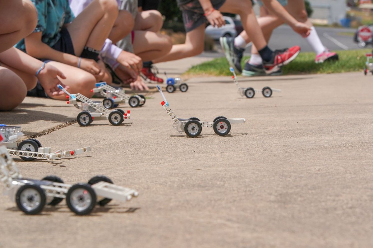 Great to be in Warrnambool this week, running an education workshop with some local school children on renewable energy, and helping them to build their own model solar cars. 

Hopefully we have planted the seed for some future renewable energy champions! ☀️