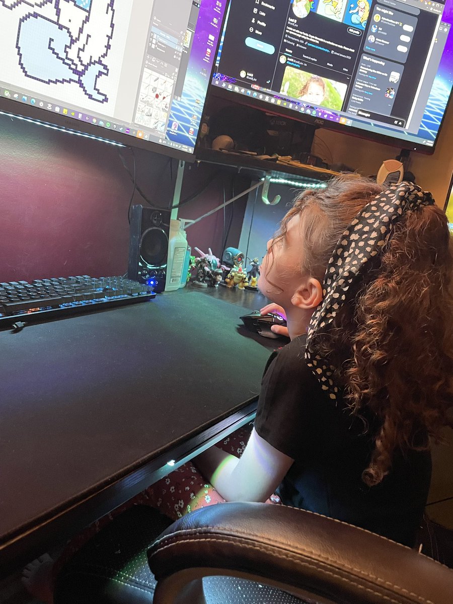 LexiB_Art's tweet photo. Lexi B hard at work #NFT #CRYPTOMERMAIDS #Crypto #NFTProject #cryptoart https://t.co/69YMk4qdWT