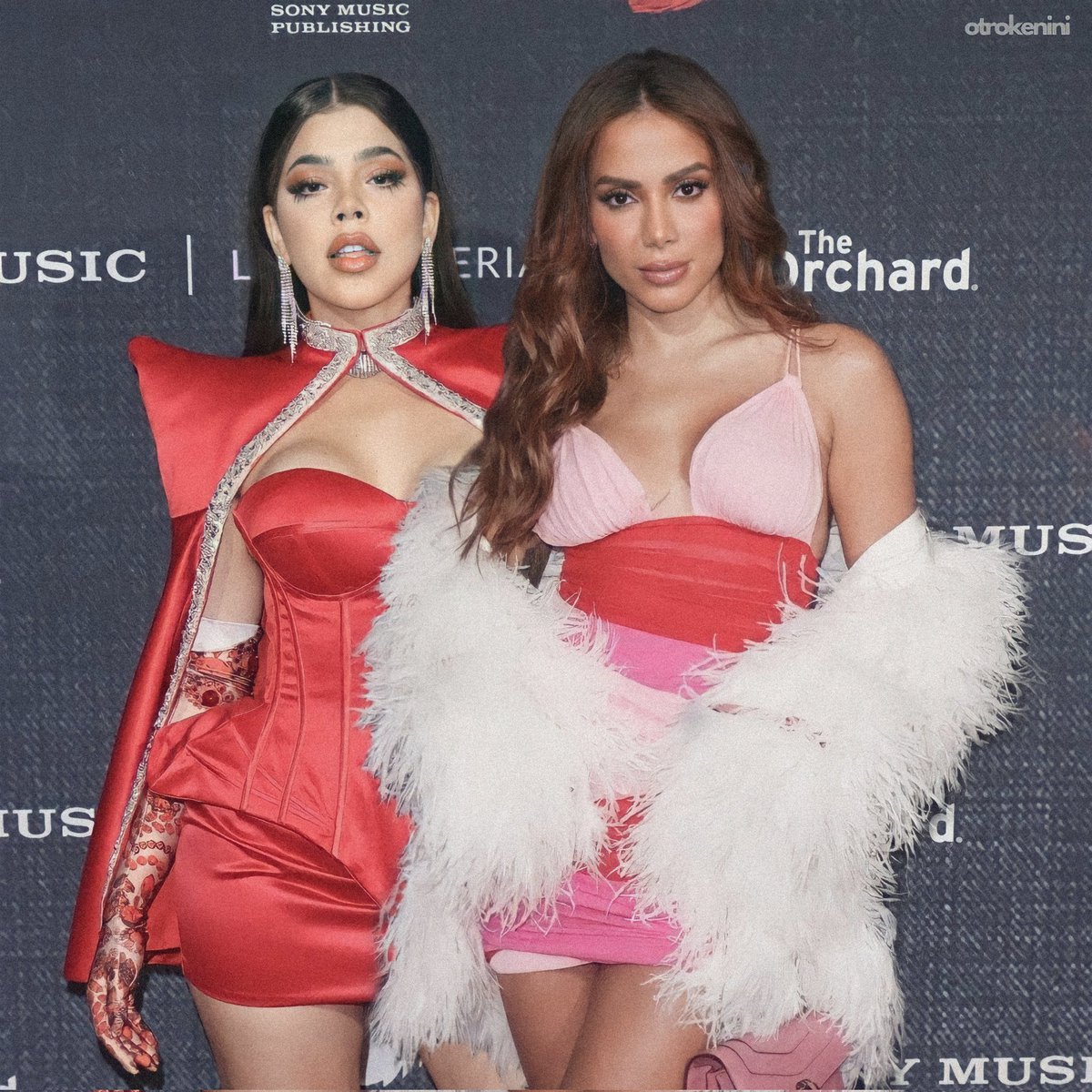 qllamenalmesero's tweet photo. Se imaginan el impacto que tendría una colaboración de ambas, tanto en 🇲🇽 como en 🇧🇷, ya que Kenia y Anitta tienen uno de los fandoms más poderosos en su relativo país.🔥 https://t.co/0ETxdtNjwh