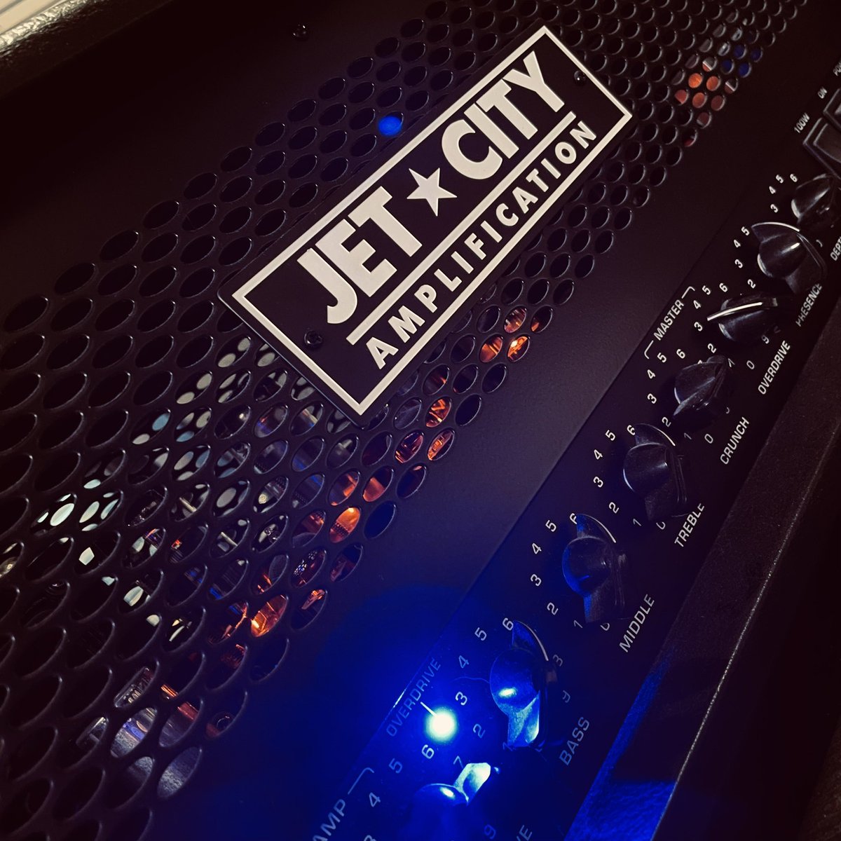 Been a while since I’ve used this one. Forgot how good <a href="/JetCityAmp/">JetCityAmplification</a> makes them! 🔥🔥