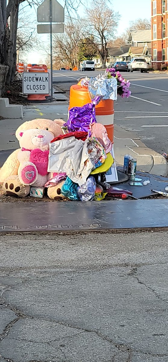 #NerdBirdMafia <a href="/Nerdy_Addict/">🅽🅴🆁🅳🆈</a> 
Hear my plea:
$10 challenge
A baby is left without his mother
The driver of atv left without his 💗
The family burying their daughter
The friends attending the funeral too young

Help the family lay Jayla Barnes to rest 🙏
gofund.me/1f878ddf