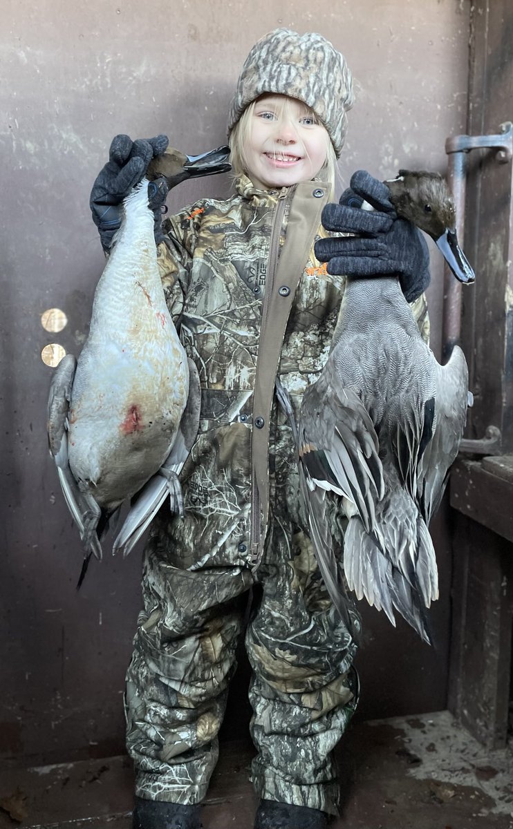 Happy 6th birthday to the coolest little girl in the blind! 

We love you Evie! 
<a href="/JordanEast8/">J EAST</a>