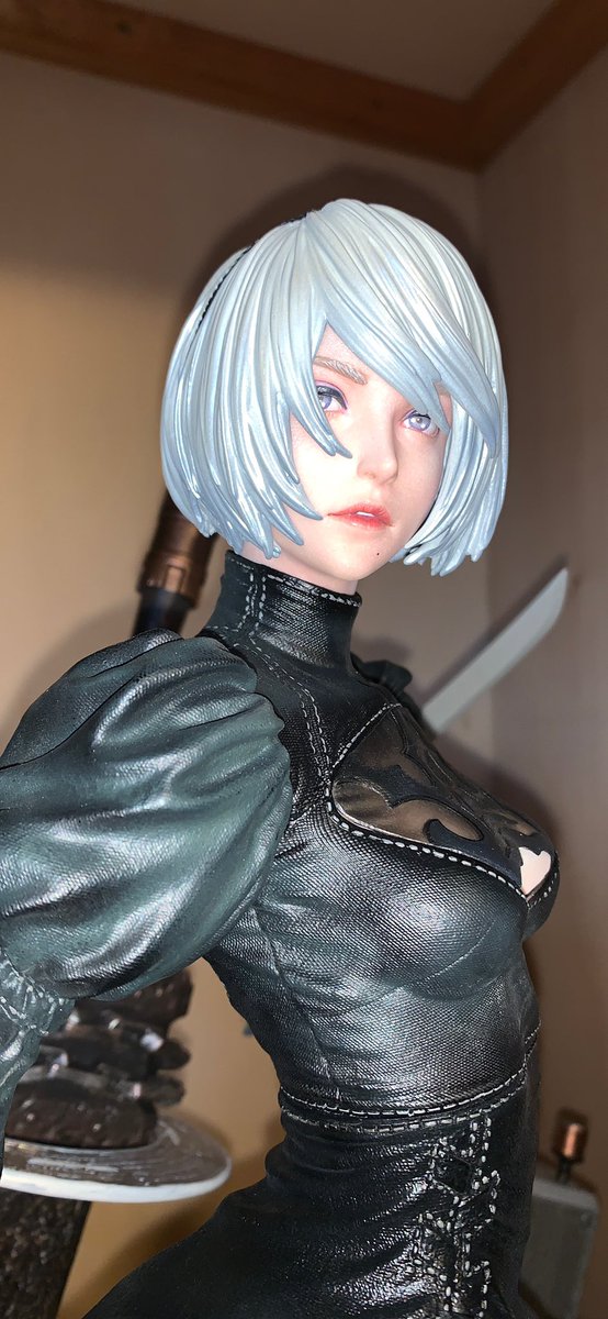figure_statue's tweet photo. 出社前に、ちょっと撮った写真あげます。

まずは ＃2B
好みの衣装は、デフォルト衣装で目隠し無し。

全体、ホクロ側、逆から見上げ、背中
みんな綺麗🥰

このスタチュ、3人で円形に配置されてるので、どこからみても見栄え良く造られてますね。😊

＃NieR https://t.co/kQkb2J4gjg
