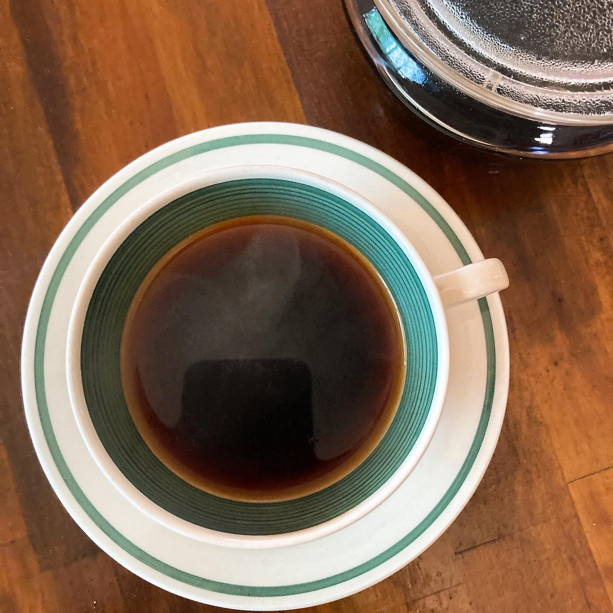 RirikonoCoffee's tweet photo. おはよう。ココアのことを考えながら飲むコーヒー。以前よく行った喫茶店のことを思い出している。今はあの空間はもうない。細かく思い出していると、香りまで思い出せるような気がする。
#りりこの珈琲店 #自家焙煎珈琲 #コーヒーのある暮らし #おうちコーヒー #50度洗い #汚れもカビも残しません https://t.co/NfhrPu6rDp