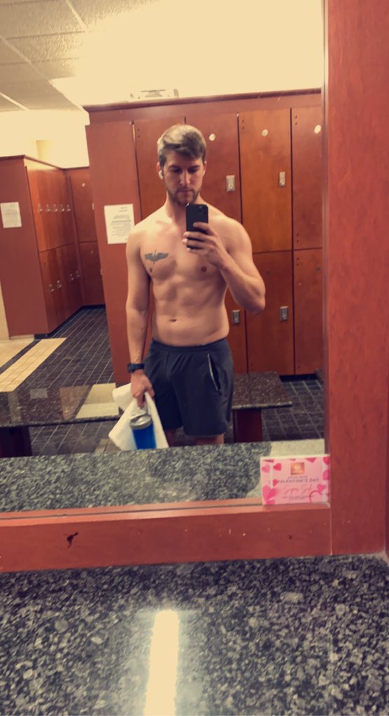 scott14333's tweet photo. I so pale https://t.co/ml6URPKOm6