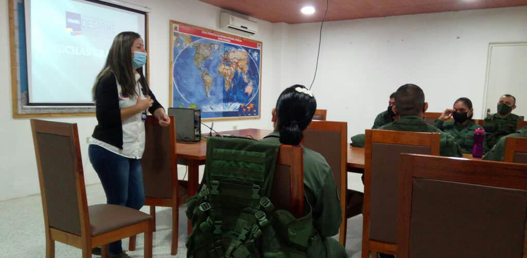 SenadesTRUJILL3's tweet photo. @SenadesTRUJILL3  realizó taller "Conociendo el SENADES como Herramienta d Paz", con el objetivo d informar las políticas d seguridad que se llevan a cabo para prevenir la violencia. La actividad fue dirigida a funcionarios de @ZODI23_TRUJILLO #PNB #Fapet. https://t.co/UdFmUZ7JVv