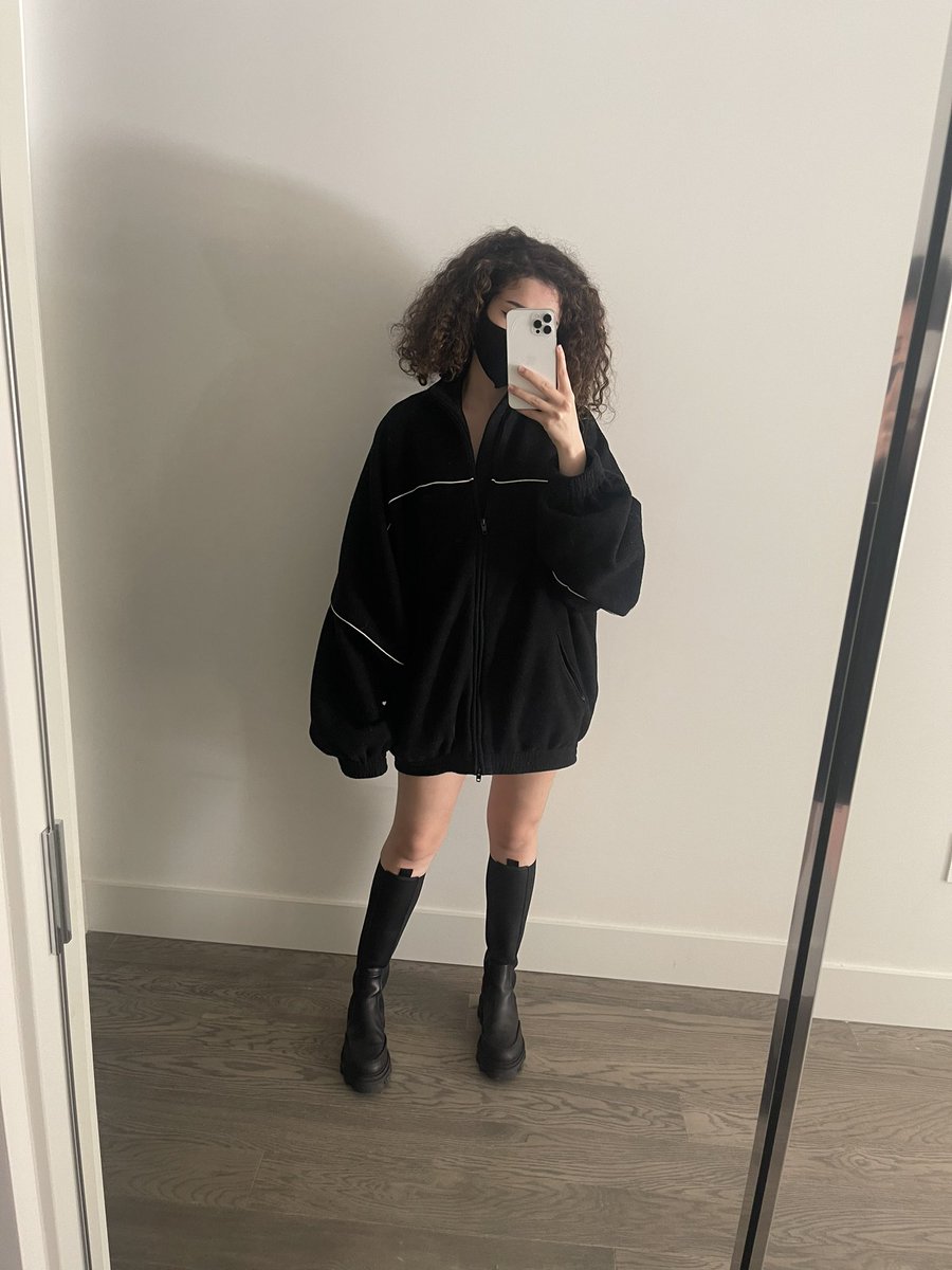 imane's tweet photo. is it #pokitwtselfieday ? 😳💜 https://t.co/b4Icrlw1m7