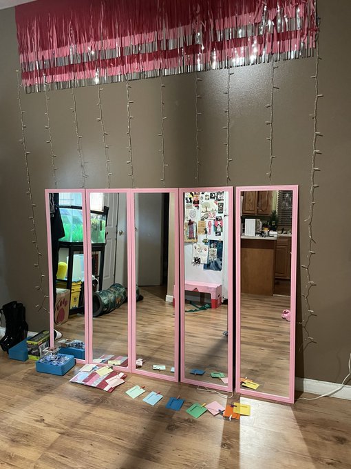 I made my pole room into my own private strip club stage 💖 gave it the ol razzle dazzle ✨✨✨✨ https://t