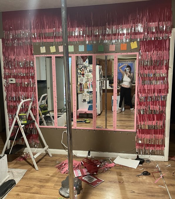 I made my pole room into my own private strip club stage 💖 gave it the ol razzle dazzle ✨✨✨✨ https://t