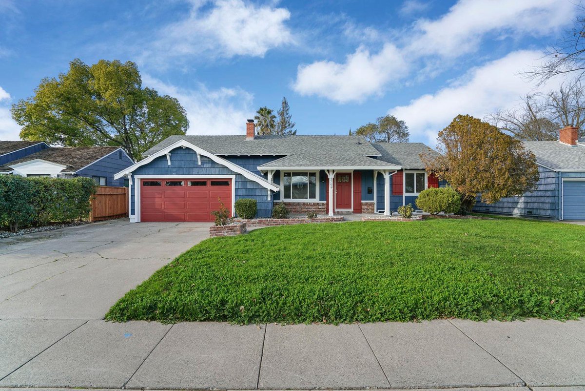 This home will wait for no one. Be the first to see it! #homesforsale #homeowner  cpix.me/l/137227593