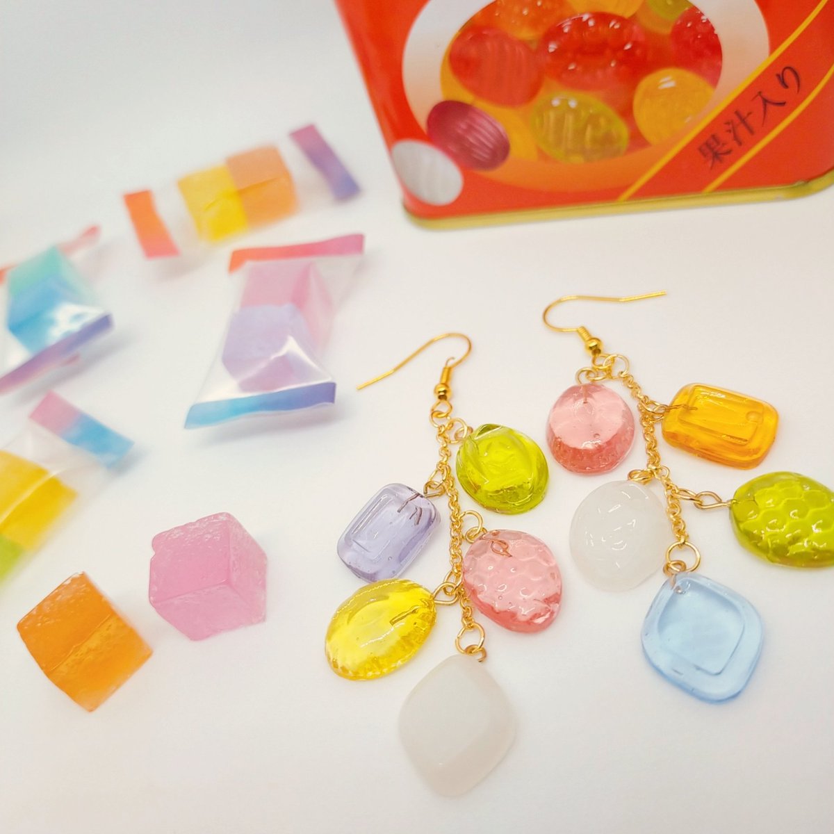 tea_tirol's tweet photo. 可愛くできた琥珀糖達も【sweetsシリーズ】に仲間入りさせようかな？
…どれも食べられます！
#2秒でバレる嘘ついてください 
#ハンドメイド好きさんと繋がりたい 
#レジンアクセサリー https://t.co/u7iG3AcEHg