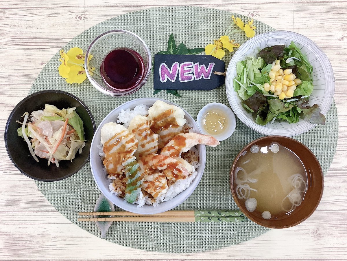 本日の夕食はNEWメニュー『鮟鱇と海老の海鮮天丼』です。アンコウとエビを豪華に天丼にしてご提供〜❗食べ逃しは厳禁ですよ〜😆