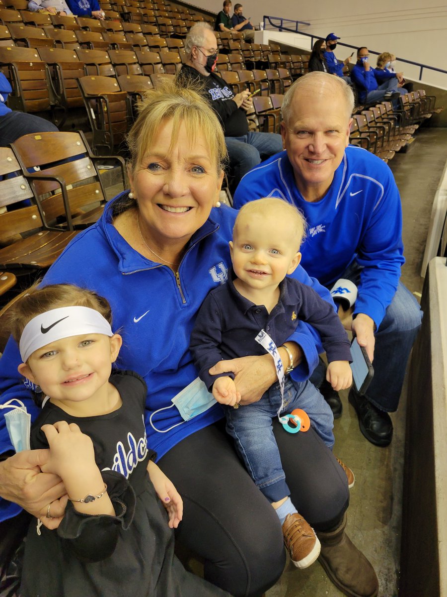 MeganEileenKy's tweet photo. #WeAreUK https://t.co/qG0LU5FXx0