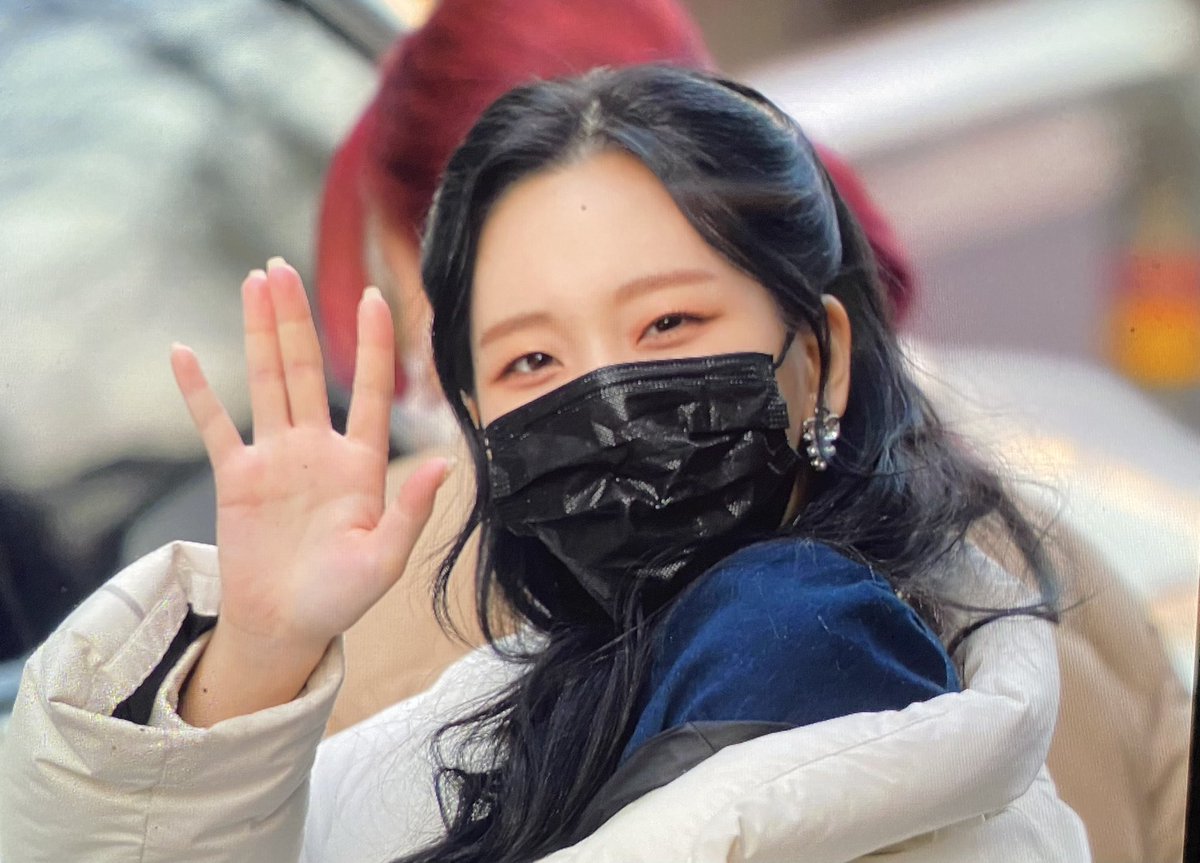 KimnayunT_T's tweet photo. 220121 뮤직뱅크 출근 프리뷰

❤️

#모모랜드 #MOMOLAND #나윤 #김나윤 https://t.co/j80UGpzivO