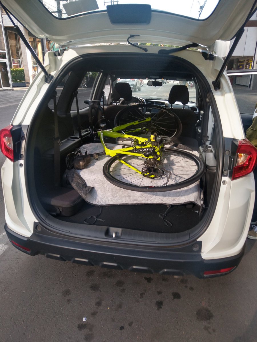 Luissanc3's tweet photo. Está es mi bicicleta specialized @SpecializedMxi1 después de un servicio que vine a hacer el día 22 de octubre del 2021 en @bicisBENOTTOmx con dirección: San Luis Potosí 211 Local 1 Colonia Roma .
Abro hilo https://t.co/fTfT2e01it
