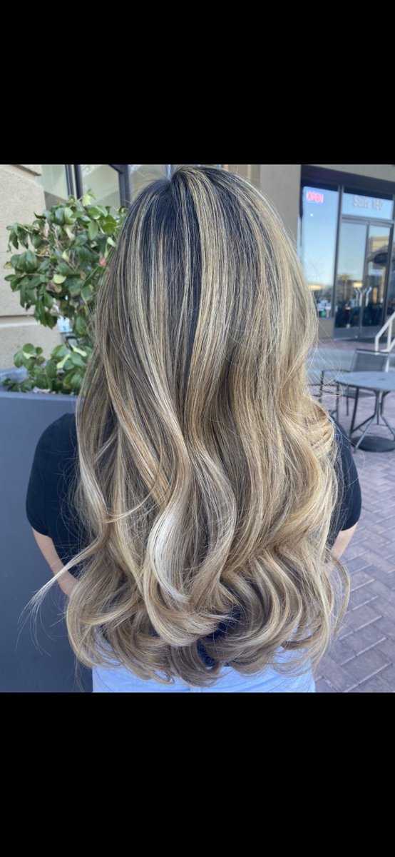 a_durizzle's tweet photo. Located in Vegas; if you live here or even if you’re visiting schedule an appointment so I can make your hair pretty 💖 https://t.co/HPiyWodwmY