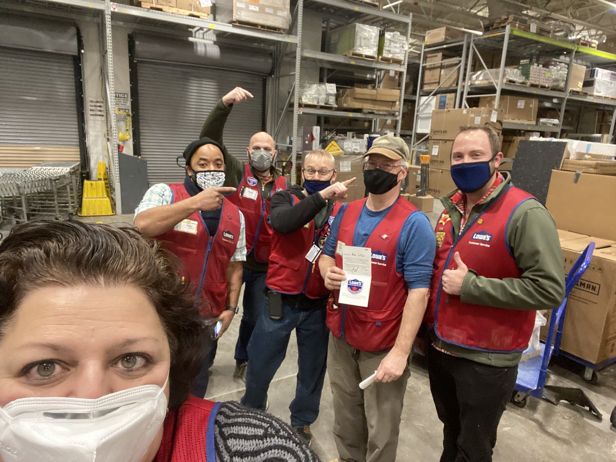 WileyLorena's tweet photo. Recognition for 1868 on driving back end processes  @DaniPedullaHR @DamonBennettR7 @LowesRegion7 thank you team @marcmitchellR7 https://t.co/NTiKMJoTbf