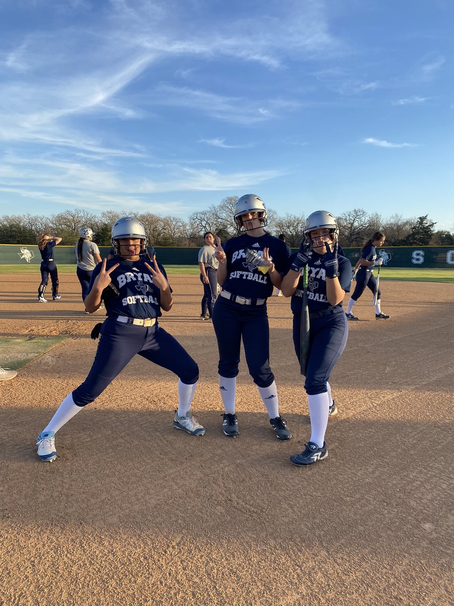 CoachKG_'s tweet photo. A sanctuary and some seniors. 

#Season34 🥎 
@BHSsoftball https://t.co/bK3Zpt8AZ6