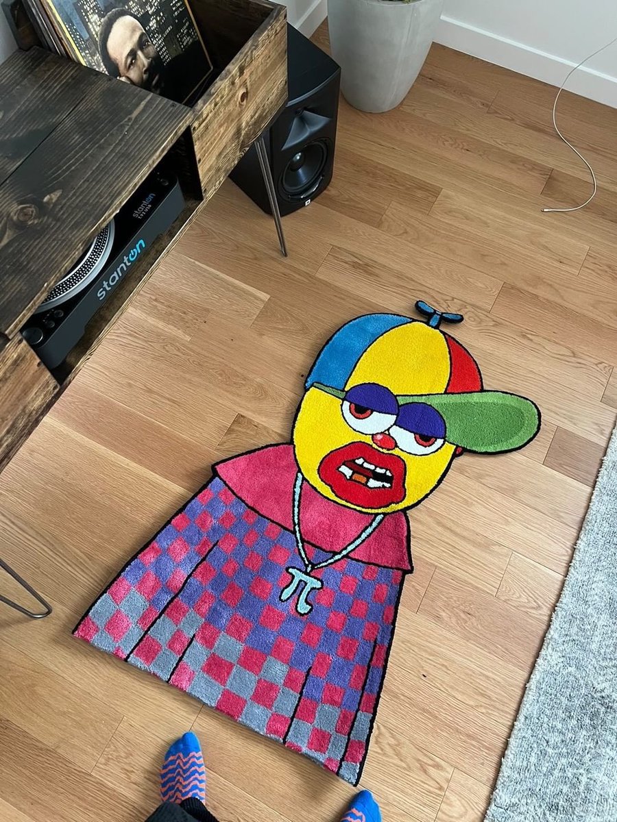 🌈🚨 giveaway time!

we've seen you loved the rug, so we're pairing with the bois at <a href="/dlnqntz/">Delinquentz</a> to bring you this one💀

🏆 A Groupie Rug and 6 whitelist spots for <a href="/dlnqntz/">Delinquentz</a> (minting on February 6)

To enter:
• Follow <a href="/peacevoid_world/">eee</a> and <a href="/dlnqntz/">Delinquentz</a> 
• Like and retweet
• 24hs left