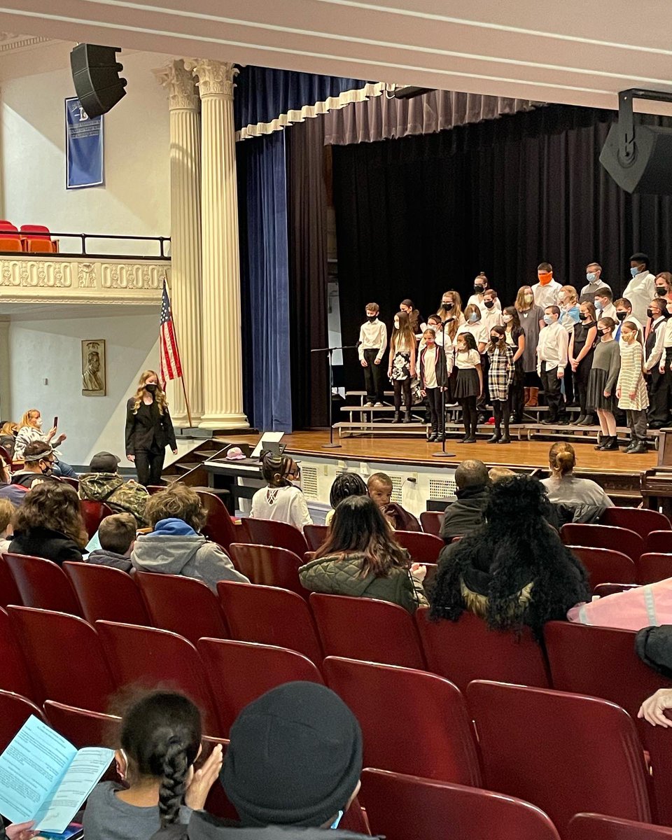 lindseyleone5's tweet photo. A few shots from our 5/6th grade and 7/8th grade chorus concert tonight! Amazing performances by both groups. It has been almost 2 years since they have been able to perform in person! 💙🖤#bmsproud #backinperson #singingthenightaway https://t.co/GqKPSu8iXZ