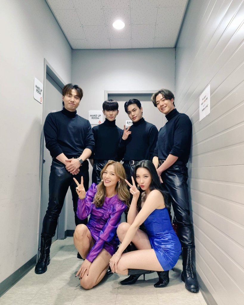 mamadol 마마돌 on X: Mama The Idol member latest Instagram update thread so  make sure to take a look 🤩 💙🤍💜💗❤💚 Sunye update photo with Sunmi and  turns out one of their