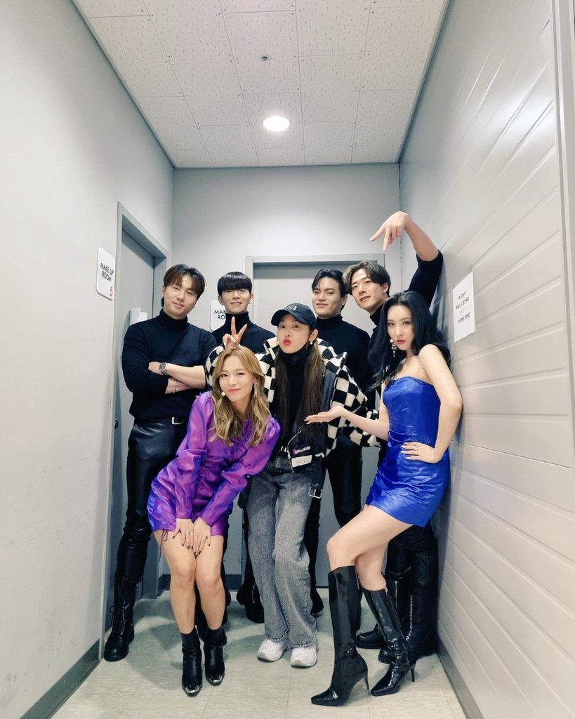 mamadol 마마돌 on X: Mama The Idol member latest Instagram update thread so  make sure to take a look 🤩 💙🤍💜💗❤💚 Sunye update photo with Sunmi and  turns out one of their