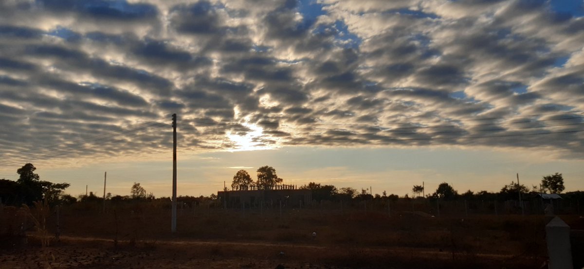 sinlamsae1's tweet photo. ບັນຍາກາດ ຕອນເຊົ້າໆ ທີ່ນະຄອນຫຼວງວຽງຈັນ 🇱🇦🌞🌝🌛 https://t.co/XKAKNgsDge