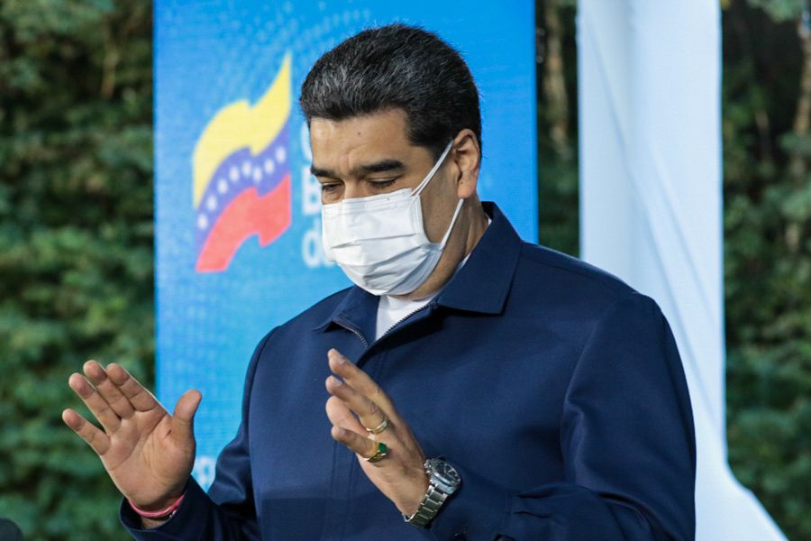 NicolasMaduro's tweet photo. Sostuve un maravilloso encuentro con los Pastores y Pastoras del Movimiento Cristiano Evangélico de Venezuela, estamos dedicados a fortalecer el Diálogo, el Entendimiento y la Paz para la Patria. Con el poder de Dios Padre y sus bendiciones, lograremos el bienestar del pueblo. https://t.co/684SOmf4rs