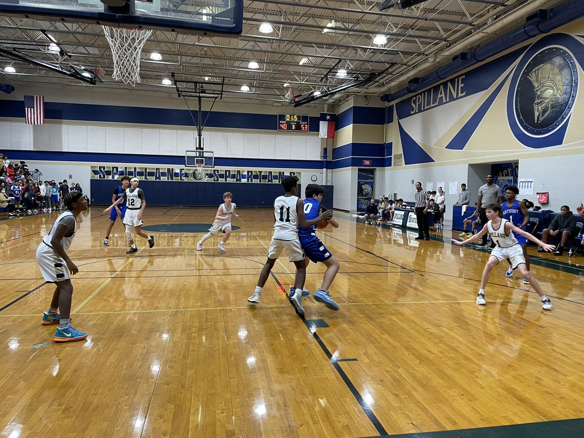 ray_zepeda1's tweet photo. A lot of talent on display here @SpillaneMS. @DrAnthonyMS vs @SpillaneMS in a good one. Packed house for this @CFISDAthletics MS matchup. @CyFairISD https://t.co/5jdbh2ElZX