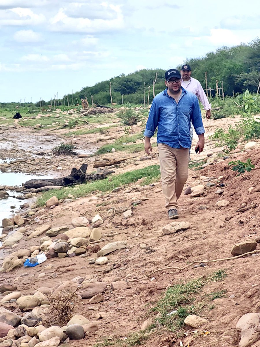 fabian_1978's tweet photo. Terminó el recorrido por el Chaco boliviano, ocupado por tropas paraguayas en 1935. Llegamos a 220 kms de la actual frontera paraguaya. Los recuerdos son varios, pero caminar y tocar las aguas del río Parapiti emociona. Es imposible dimensionar lo que hicieron nuestros abuelos. https://t.co/JfTupiUmxn