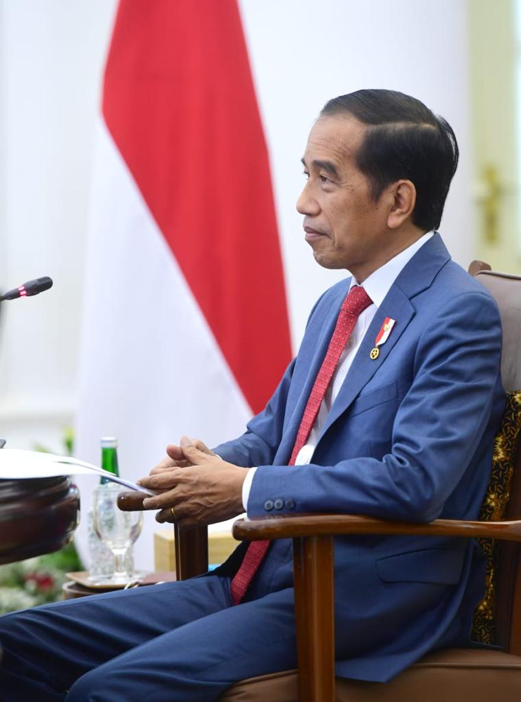 jokowi's tweet photo. Indonesia menjadikan masa pandemi sebagai masa berbenah diri dengan meletakkan dasar-dasar baru bagi pertumbuhan yang lebih kuat dan berkelanjutan. 

Pada World Economic Forum semalam, saya sampaikan bahwa Indonesia terus mereformasi struktur ekonomi dan memperbaiki iklim bisnis. https://t.co/LVqoJlwiB4