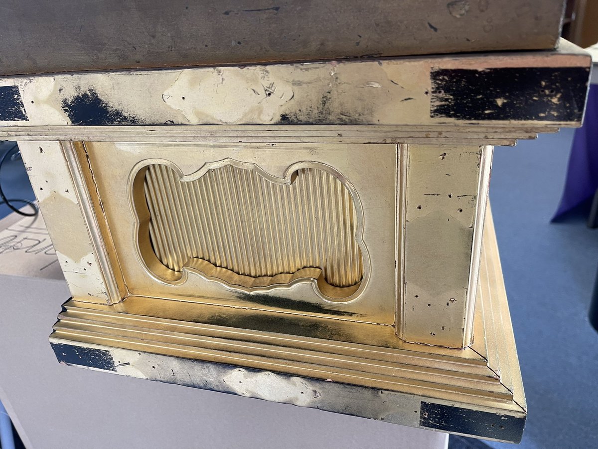 fresno_nishi's tweet photo. Restoration of a #Raiban #礼盤 chair, part 3. 2nd pic shows the 1st coat of the #gold #pigment. It needs 3 coats. 3rd pic shows the difference of un-coat and coated. 4th pic shows how to coat the decorations with the gold pigment.
#Nishihongwanji #Fresno #Betsuin #フレズノ #別院 https://t.co/w7UBT73eZ1
