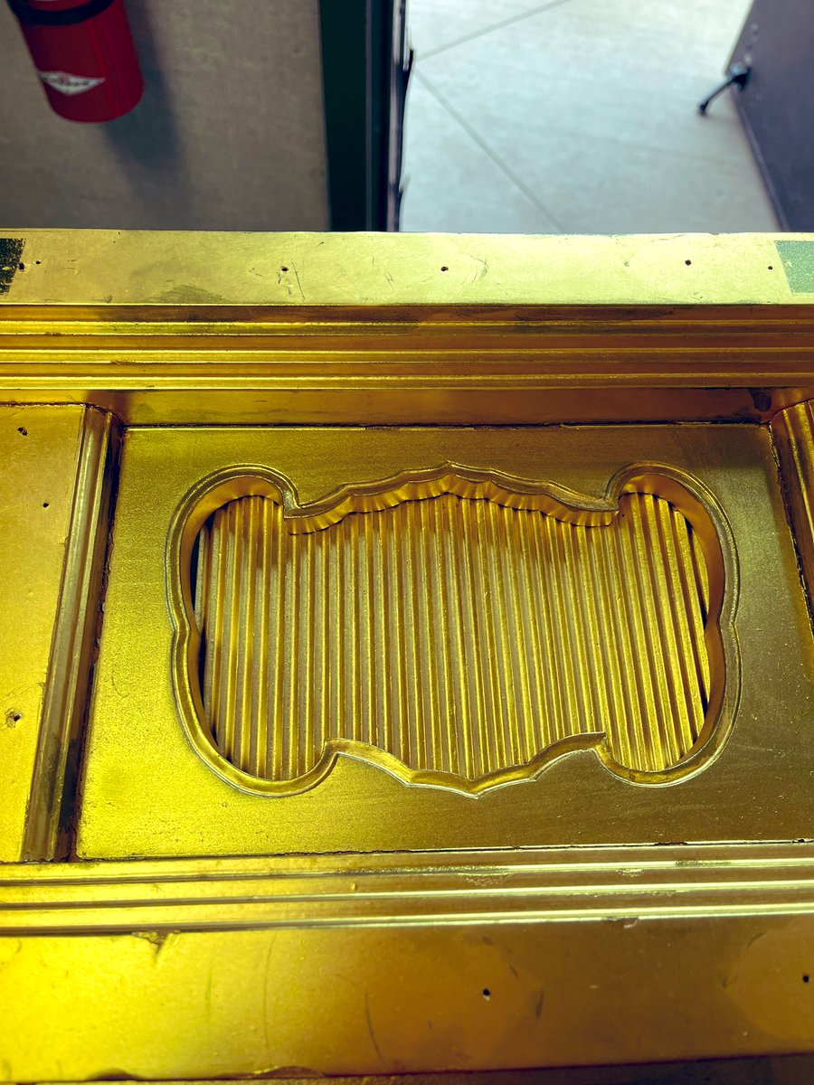 fresno_nishi's tweet photo. Restoration of a #Raiban #礼盤 chair, part 3. 2nd pic shows the 1st coat of the #gold #pigment. It needs 3 coats. 3rd pic shows the difference of un-coat and coated. 4th pic shows how to coat the decorations with the gold pigment.
#Nishihongwanji #Fresno #Betsuin #フレズノ #別院 https://t.co/w7UBT73eZ1