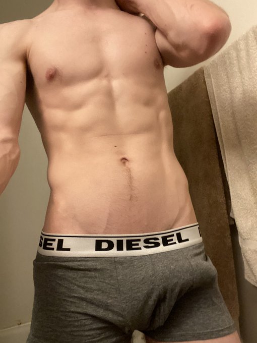Feeling fresh after my shower, wishing you were here to see just how fresh 😏 https://t.co/EejQz31bFF