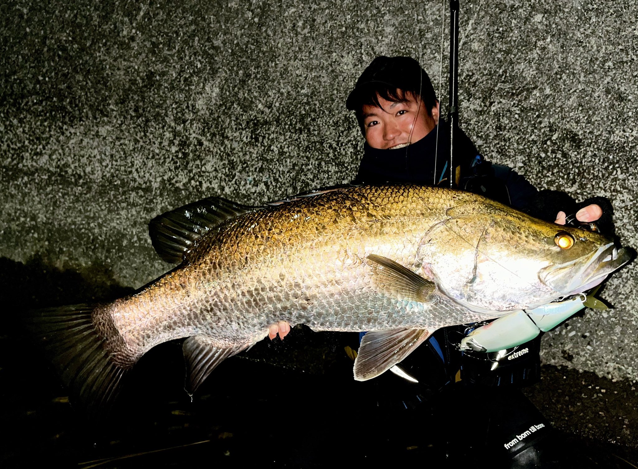 ビックリマン高田雄介 1投で釣れた Transcendencejp トランスセンデンス トラセンガイドサービス ギブリ80 スコーピオンmd Pe6号 リーダー130lb クラッシュ9 Drtinc ハイドアップ Hideup 高知釣り アカメ アカメ釣り 浦戸湾 琵琶湖ガイド