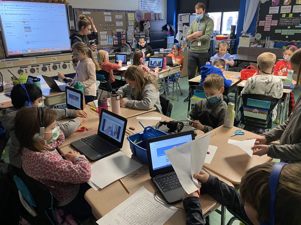 BCSDCrestview's tweet photo. Today students discussed the importance of goal setting and embracing differences with the creation of snowflakes. #CrestviewPRIDE https://t.co/MBQqL04ILe