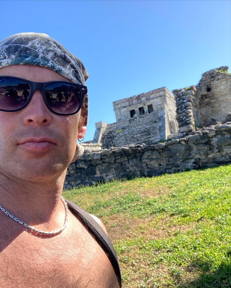 thisisazabrown's tweet photo. Loving Mexico #mexico #thewaythatiroll #thisisazabrown #exennial #lovechesterfield #singersongwriter #musicianslife https://t.co/LM1Jn8hv1j