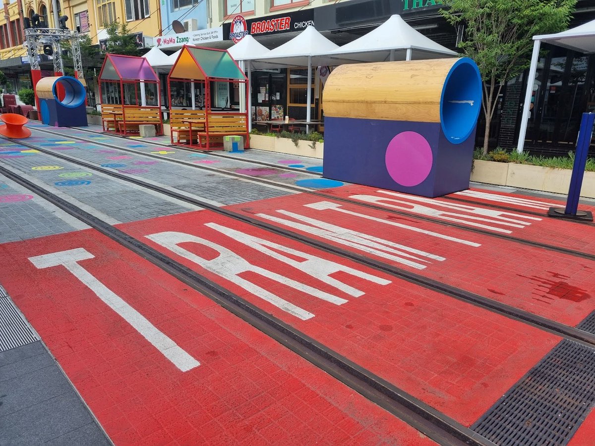 ParraHistory's tweet photo. If you have been in Parramatta in the last two years, you would be noticing some very stark changes to its landscape. The Parramatta Lightrail is no longer a concept being spoken about or happening far off in the future, it has arrived. Read more: https://t.co/5BriSxYSqf https://t.co/sfLojqponW